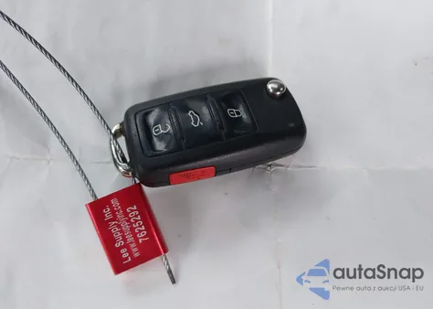 2015 Volkswagen Jetta 1.8T Se z USA, uszkodzony, nr VIN 3VWD17AJ4FM282855